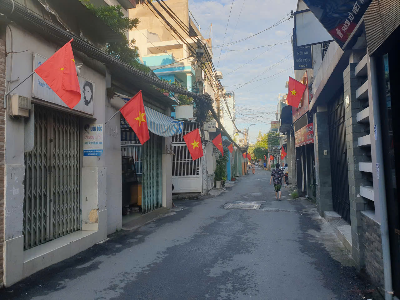 LINH THIÊNG LÁ CỜ TỔ QUỐC